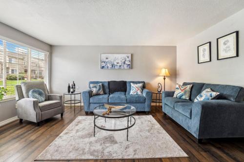 Parkside Retreat - 2 Suites, Office, Garage in Oakridge