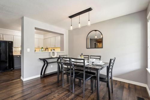 Parkside Retreat - 2 Suites, Office, Garage in Oakridge