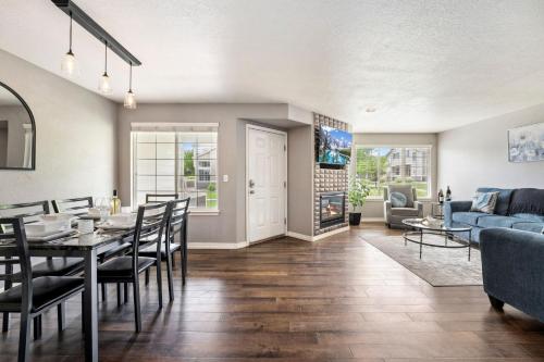 Parkside Retreat - 2 Suites, Office, Garage in Oakridge
