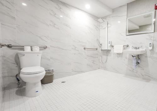 Hotel Fuego Bronx BRAND NEW in Bronx, USA