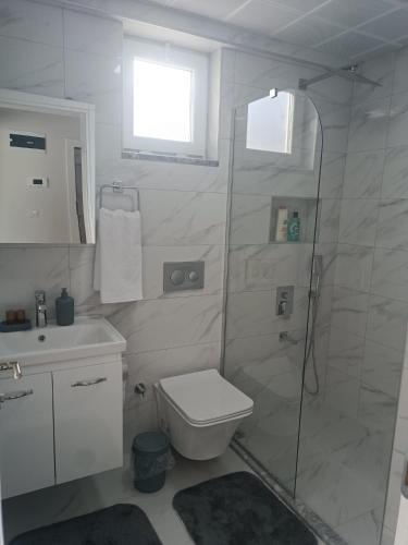 Zuhanyzó, Lilyum Apart in Dalaman