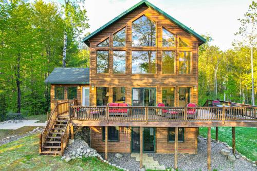 Paddle Ready Hayward Lake View Retreat with BBQ
