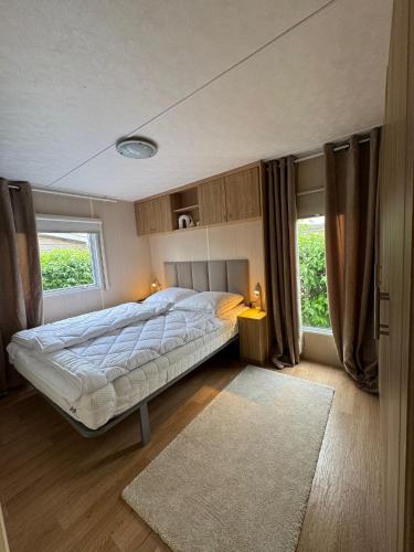 라트휨 Chalet De VeerWater in Recreatiepark De Veerstal 4성급 싱글룸 스위트룸