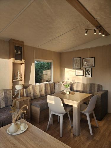 라트휨 Chalet De VeerWater in Recreatiepark De Veerstal 4성급 싱글룸 로비