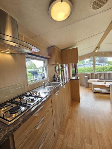 라트휨 Chalet De VeerWater in Recreatiepark De Veerstal 4성급 싱글룸 수영장