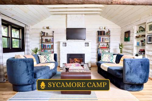 Sycamore Camp - Historic Log Cabin Reimagined in Lake Harmony, USA