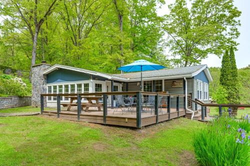 Lakefront Home w/ Private Dock in Alpine! in Montoras ūdenskritumi (NY)