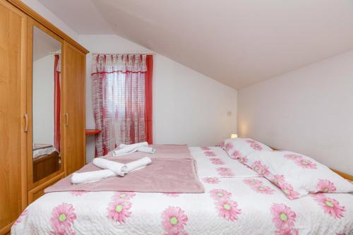 One-Bedroom Apartment with Terrace and Sea View image 10