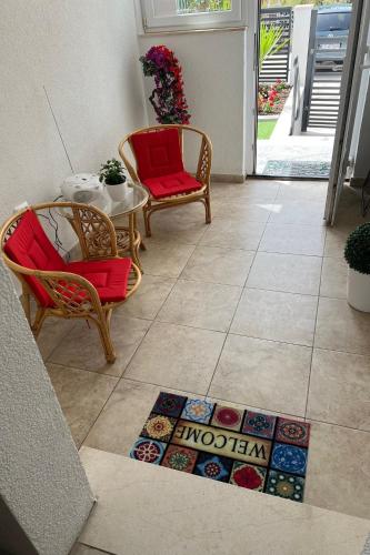 One-Bedroom Apartment with Terrace image 2