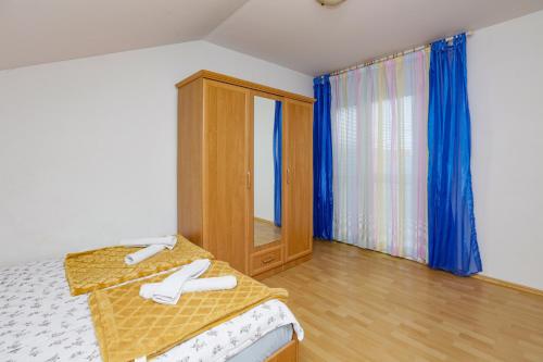 One-Bedroom Apartment with Terrace and Sea View image 10
