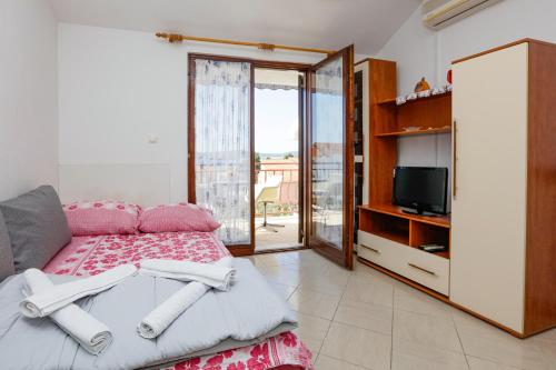 Zero-Bedroom Studio with Terrace and Sea View image 10