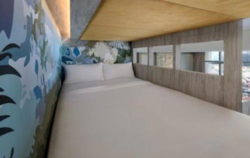 Presgrave Family ,S King Bed , Bunk Bed w Lanai image 6