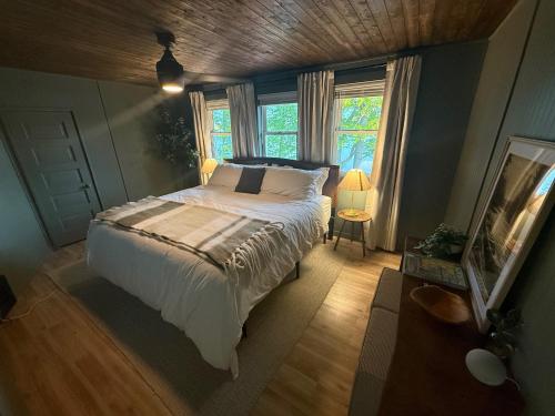 Northwood's Retreat on Pine Lake! With Hot Tub! in Rhinelander (WI)