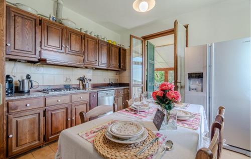 virtuve, Gorgeous Home In Testana in Avegno