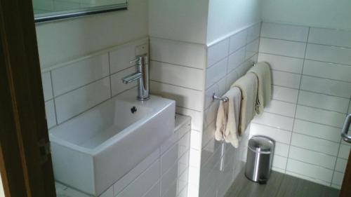 Twin Studio - Ground Floor image 7