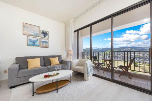 Escape to Mountain View Condo,Near Beach with Parking, Honolulu
