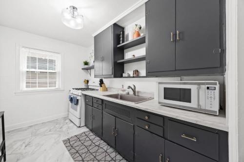 6 Spacious Units Close to Downtown & Expo Center - image 14