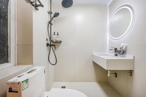 Suite with Sea View image 1