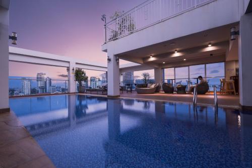 . Amana Hotel & Residences