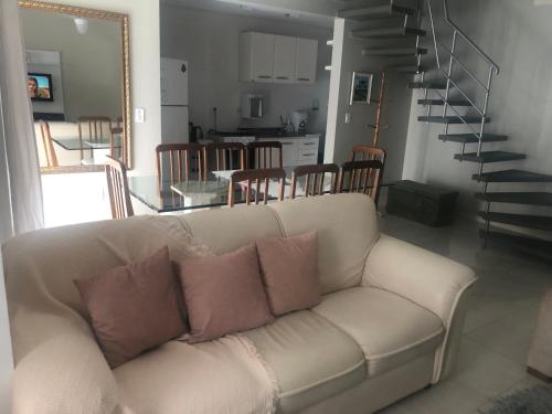 Duplex charmoso, completo, amplo e aconchegante na praia – khách sạn tại Ingleses