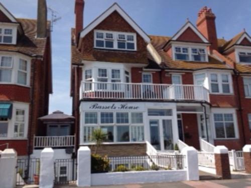 Bassets House - Accommodation - Eastbourne