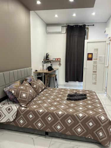 Suite GOLD by L Amaryllis I Jacuzzi & Sauna privé I Centre Béziers Arrivée autonome