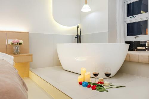 Deluxe Double Room with Bath image 6
