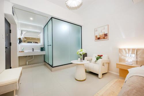 Deluxe Double Room with Bath image 4