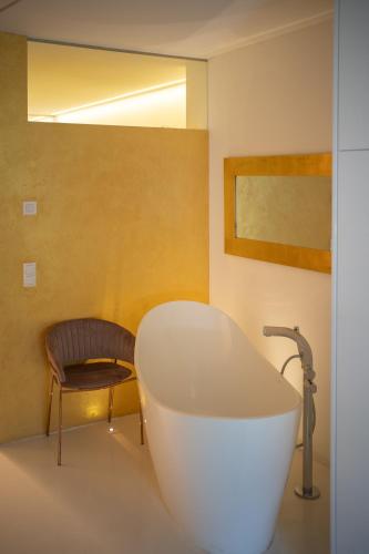 Superior One-Bedroom Apartment with Jacuzzi
