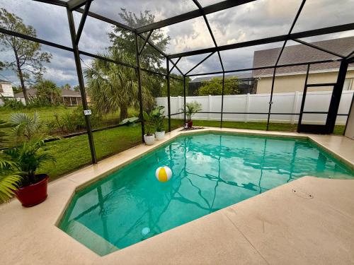 Grand Family House with Private Pool near Disney Parks - image 10