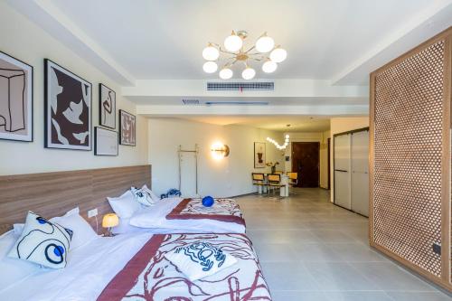 Deluxe Queen Room with Two Queen Beds image 1