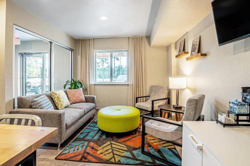 Vestíbulo, WoodSpring Suites Naples in Naples (FL)