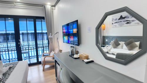 Double Room with Balcony image 10