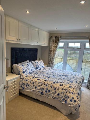Luxury Lodge Escapes in Netley