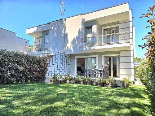 Secure & Stylish Villa in Gjiri i Lalzit