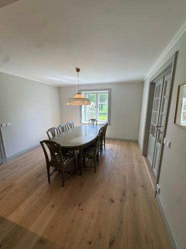 Зручності, Miniatyr herrgård i Bro (Miniatyr herrgard i Bro) in Бро