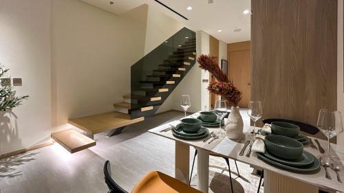 Bespoke Holiday Homes - Stylish 1BR Penthouse in The Autograph, Dubai