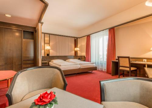 room detail thumbnail 1