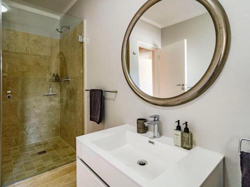 Classic Apartment image 4