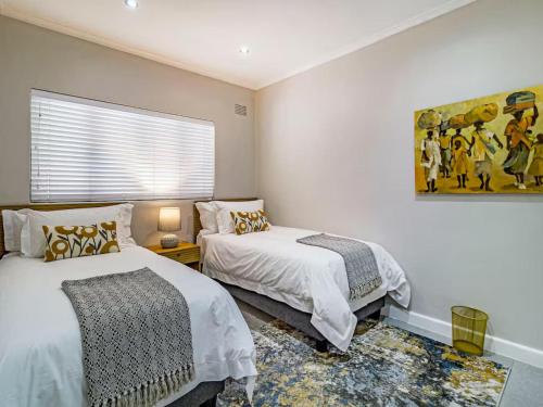 Premier Apartment image 7