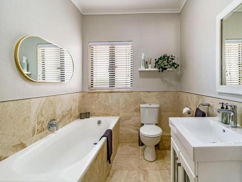 Premier Apartment image 4