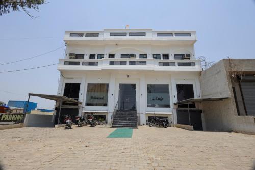 Exterior view, Hotel Sapphire in Tohana