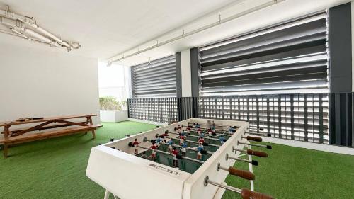 Restay Homes - Fancy 2BR in Belgravia Heights - Pool access - image 2