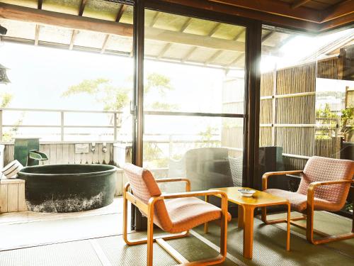 room detail thumbnail 1