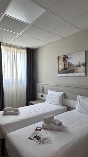 2 twin beds