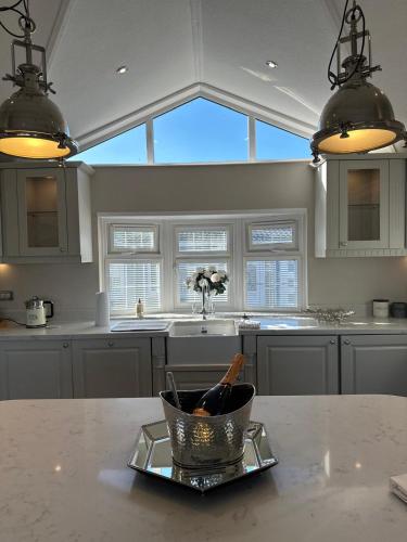 Luxury Lodge Escapes in Netley