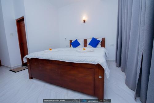 Deluxe Double Room with Balcony image 9