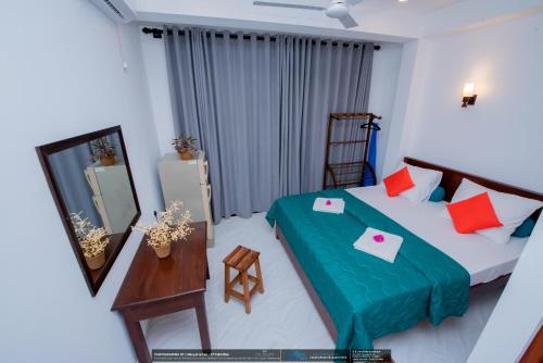 Deluxe Double Room with Balcony image 6