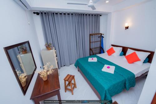 Deluxe Double Room with Balcony image 7