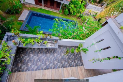 Deluxe Double Room with Balcony image 4